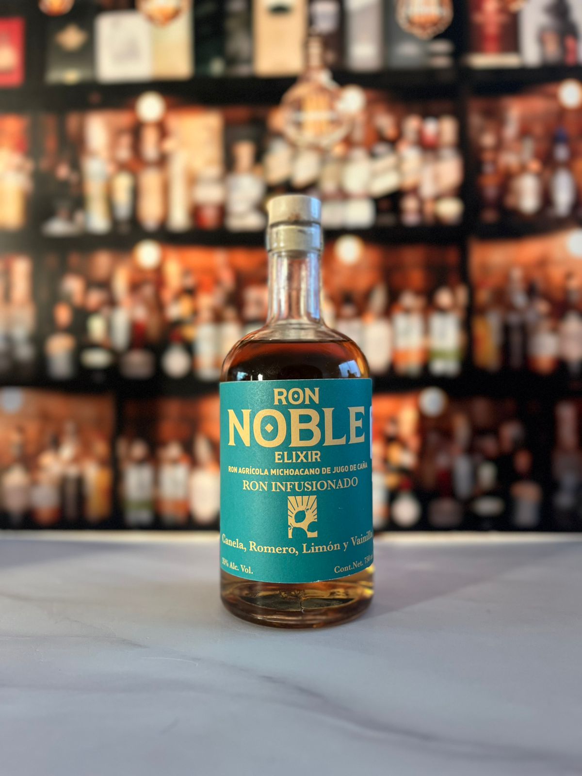 RON NOBLE ELIXIR INFUSIONADO CANELA, ROMERO, LIMÓN Y VAINILLA 750 ML™