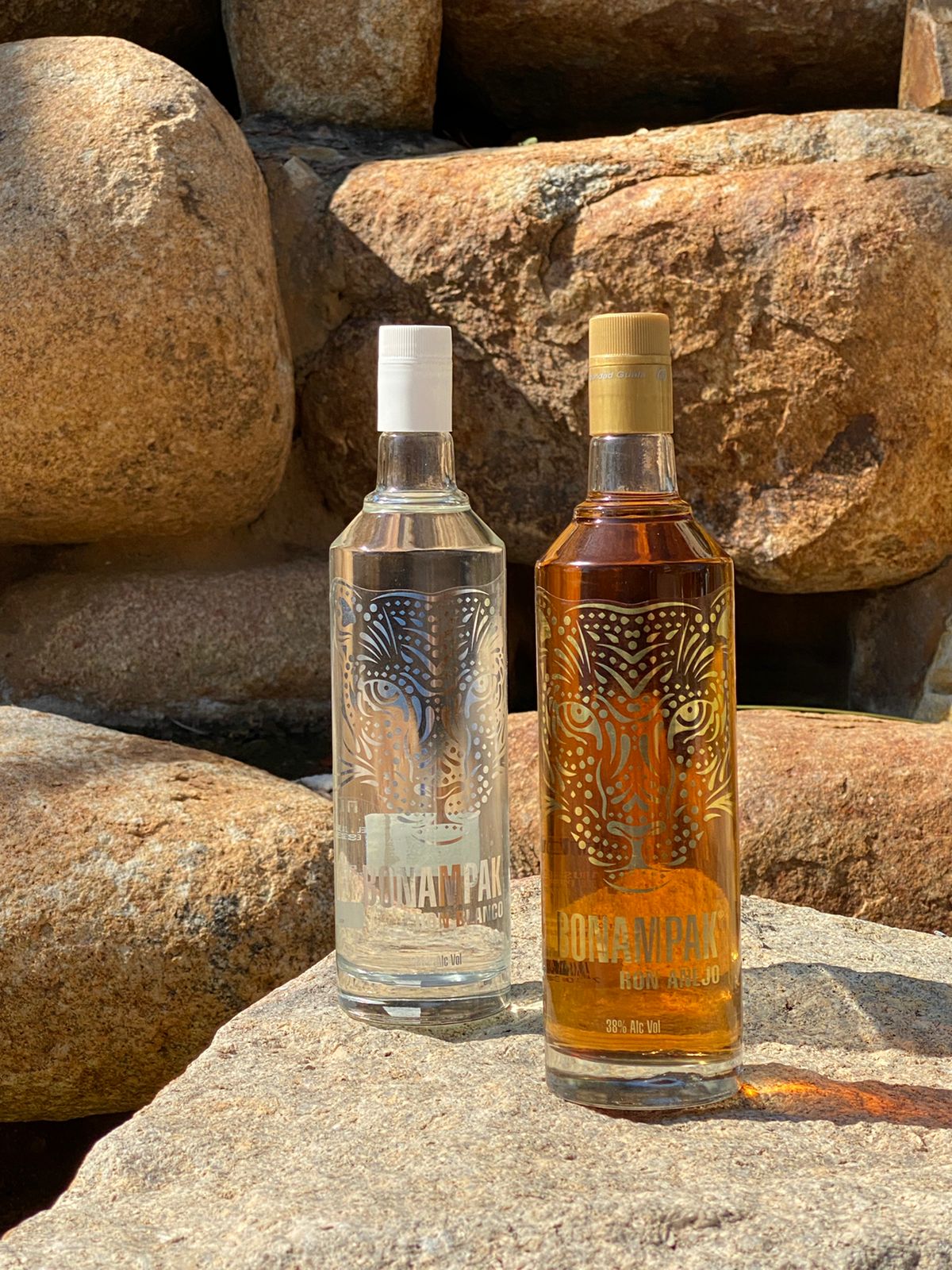 RON BONAMPAK AÑEJO 750 ML™